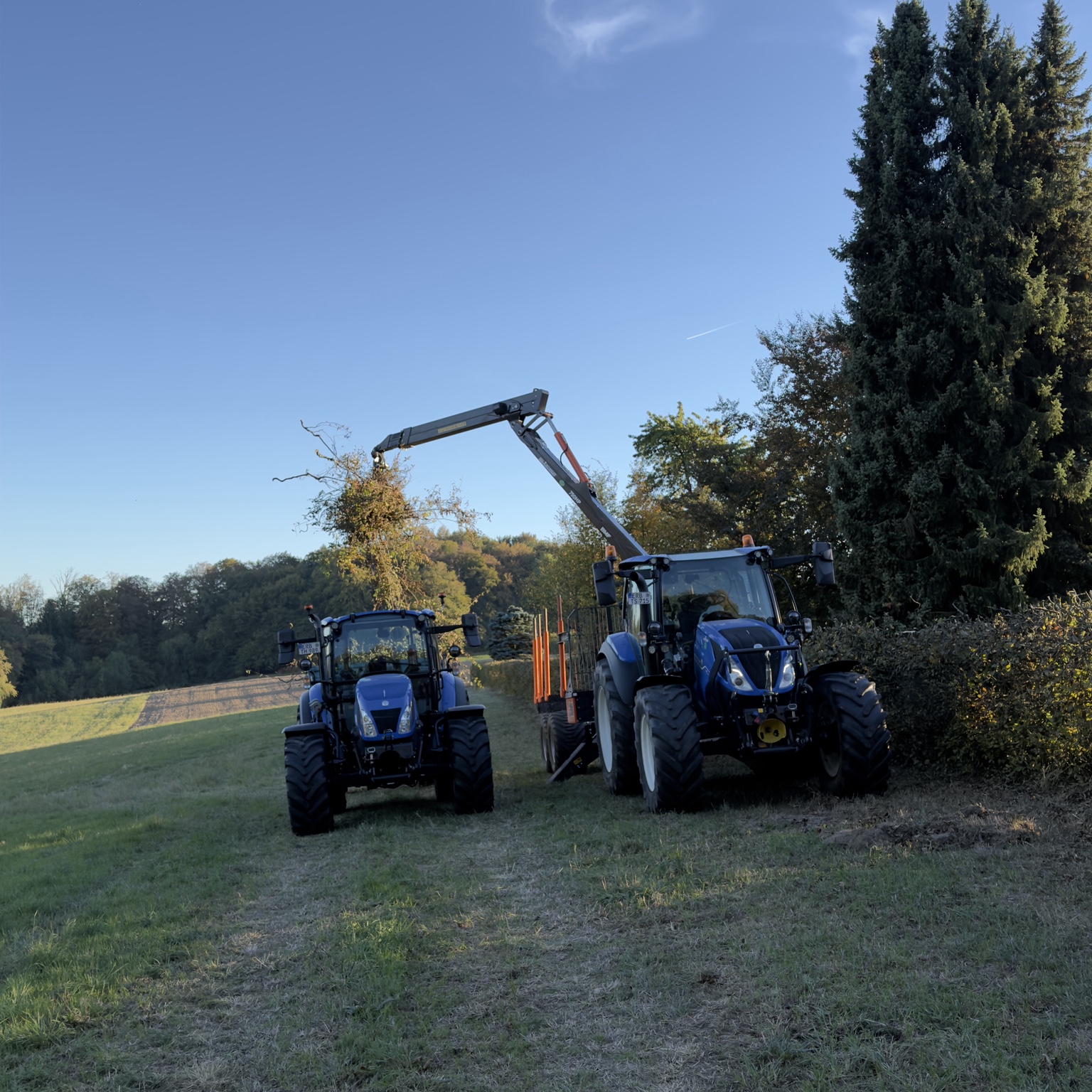 Arbeiten mit Traktor und Ladekran – Originalfoto von Agrar-Service Ihrig